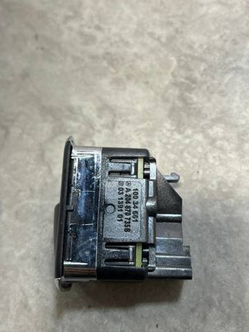 MERCEDES A2048700451 Кнопочный блок управления стеклоподъемником передний левый в наличии Украина