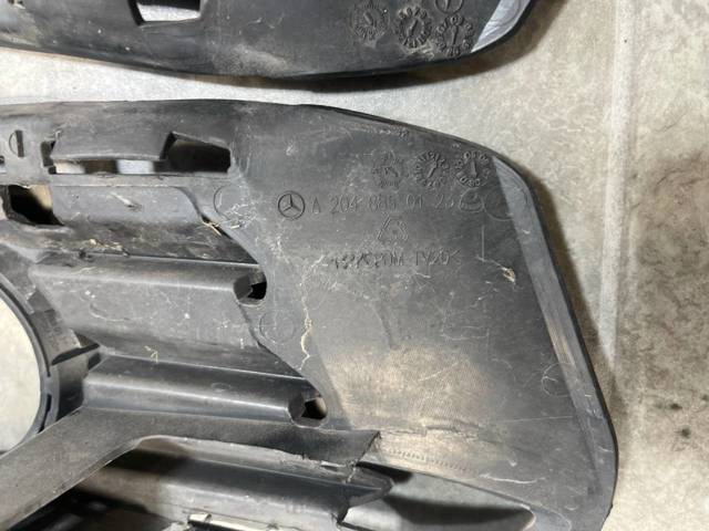 MERCEDES A2048850123 Заглушка (решетка) противотуманных фар бампера переднего левая в наличии Винница