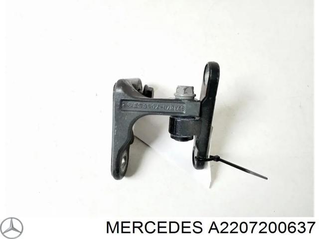 Дверной шарнир правый передний A2207200637 MERCEDES