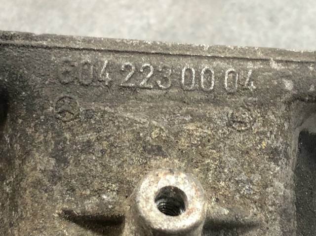 A6042230004 MERCEDES Кронштейн подушки (опоры) двигателя правой купить в Львов