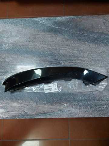 Молдинг решетки бампера переднего правый 51117294894 BMW