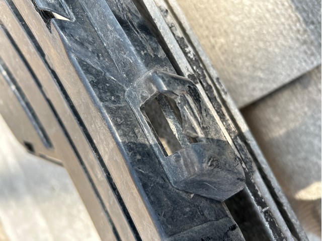 51117307994 BMW Решетка бампера переднего правая нижняя купить в Днепр