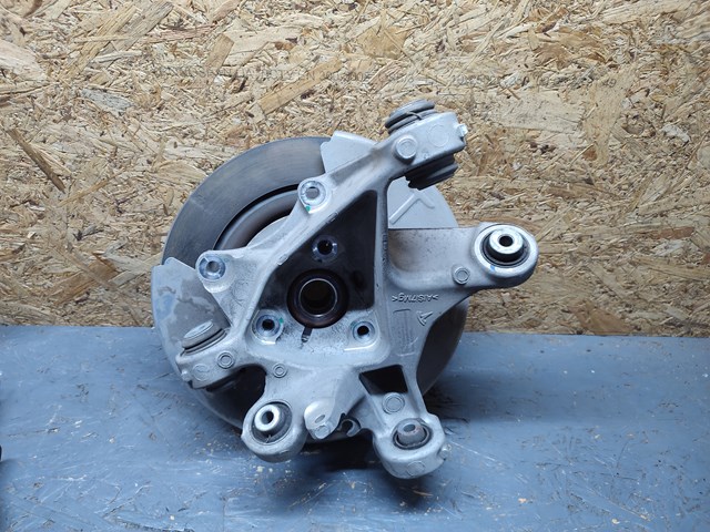 Кулак поворотный правый 104441600F Tesla Model