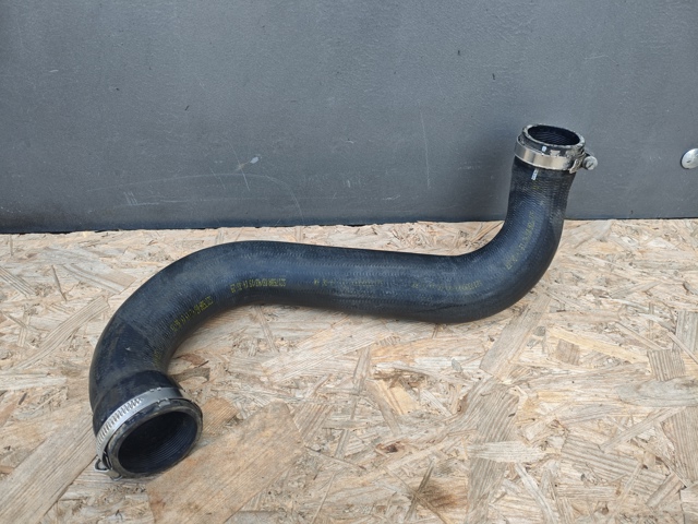 Шланг интеркуллера 8W0145738F VAG