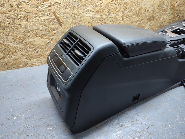 Кронштейн подлокотника 8W0864283B VAG