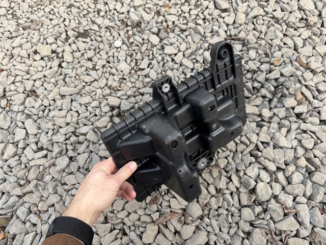 37150D3000 HYUNDAI Полка под аккумулятор купить в Черкассы