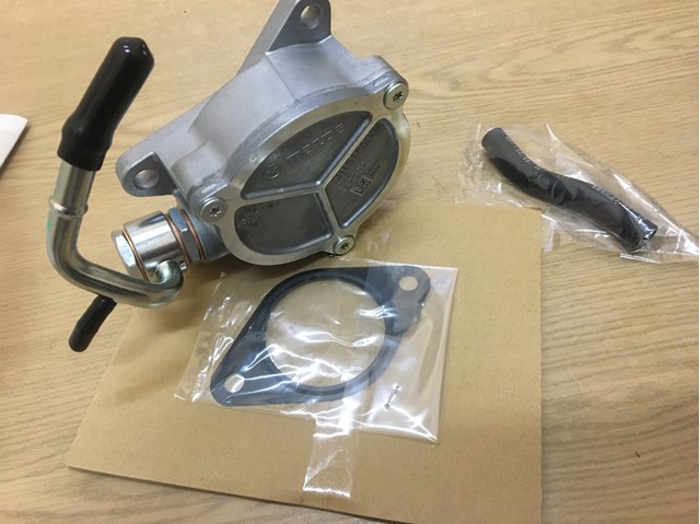 Насос вакуумный SHY518W00C MAZDA