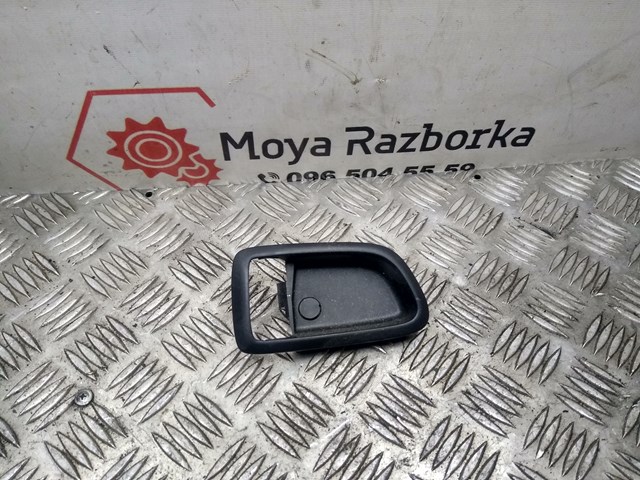 D35058303A02 MAZDA Облицовка внутренней ручки двери задней правой купить в Хмельницкий