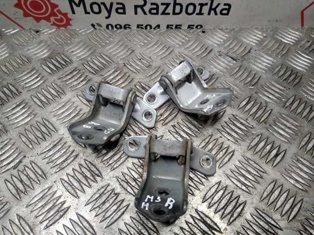 MAZDA F15159210 Петля двери передней в наличии Черновцы
