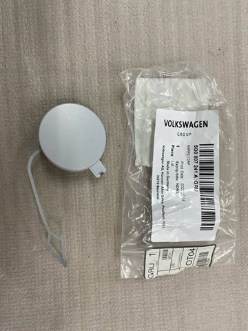 Передняя заглушка бампера буксировочного крюка 5G0807241A VAG