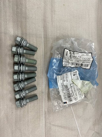 VAG WHT002529 Колесный болт в наличии Тернополь
