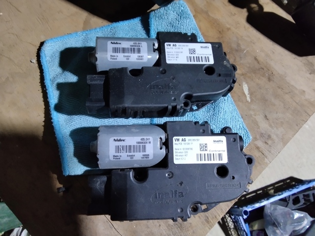 6R0959591 VAG Мотор привода люка купить в Винница