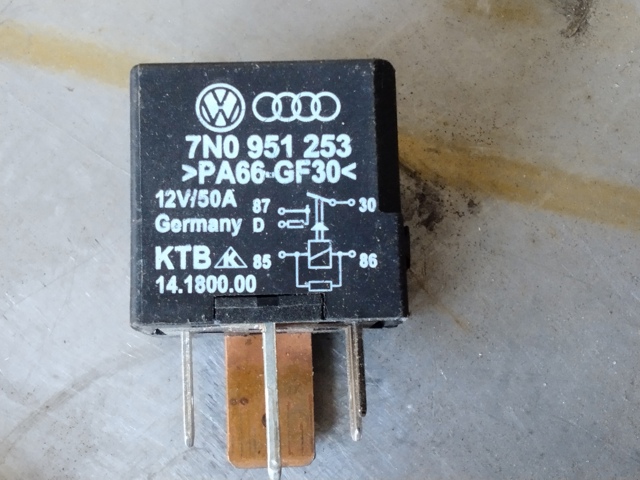 Реле поворотников Volkswagen Passat B6