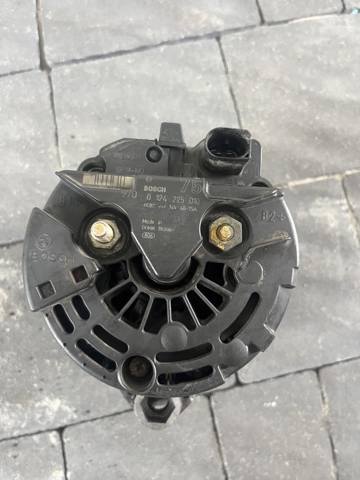 Автомобильный генератор 0124225010 BOSCH