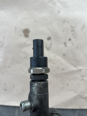 Датчик давления топлива 0281002498 BOSCH