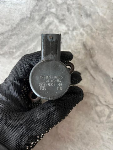 Регулятор давления топлива в топливной рейке 0281002584 BOSCH