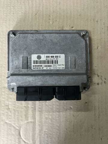 ЭБУ двигателем 03D906032C VAG