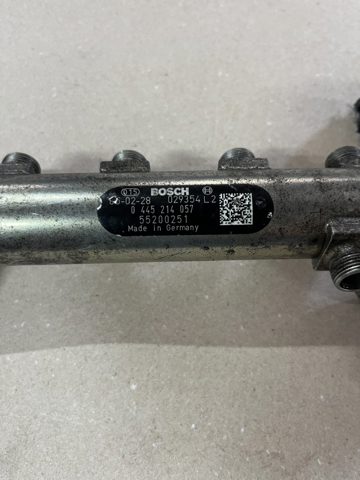 0445214057 BOSCH Распределитель топлива (рампа) купить в Каменское