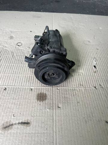 Компрессор кондиционера 64528386650 BMW