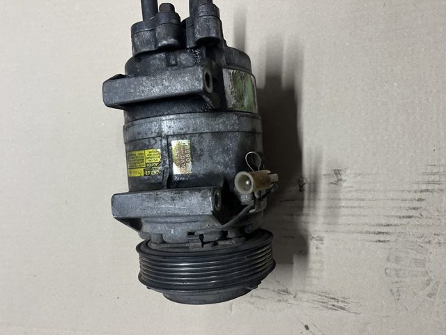 Компрессор кондиционера 8708581 VOLVO