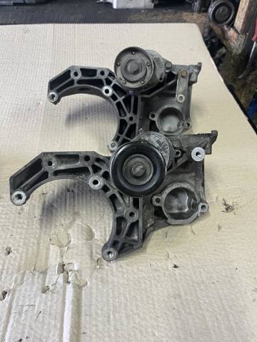 Кронштейн компрессора кондиционера 96184912 GM