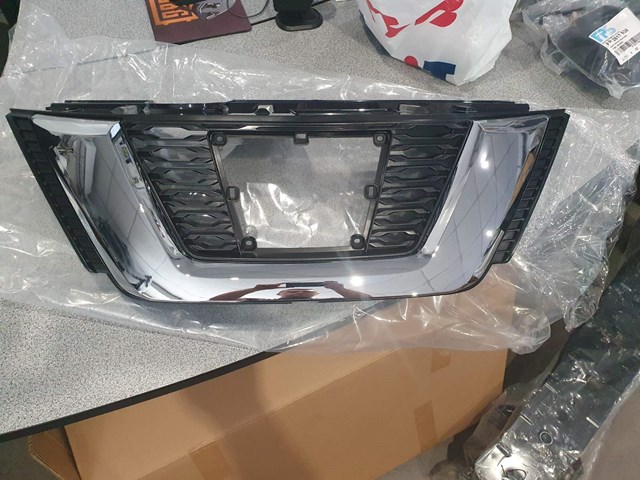 Решетка радиатора 623106FL0C КИТАЙ