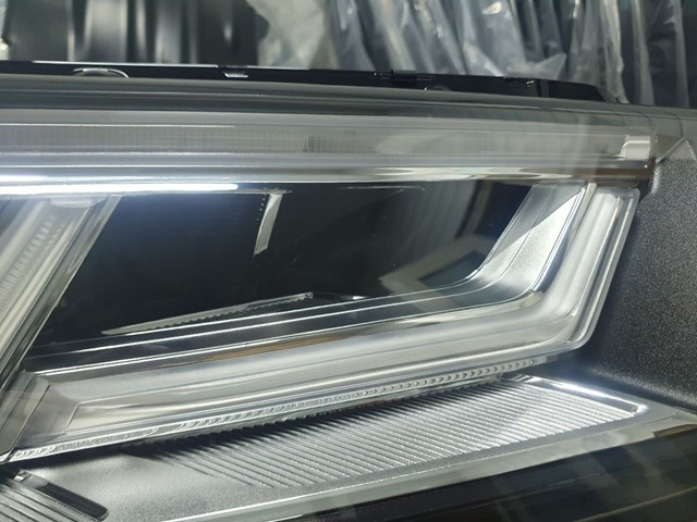 VAG 80A941774B Правая фара в наличии Киев