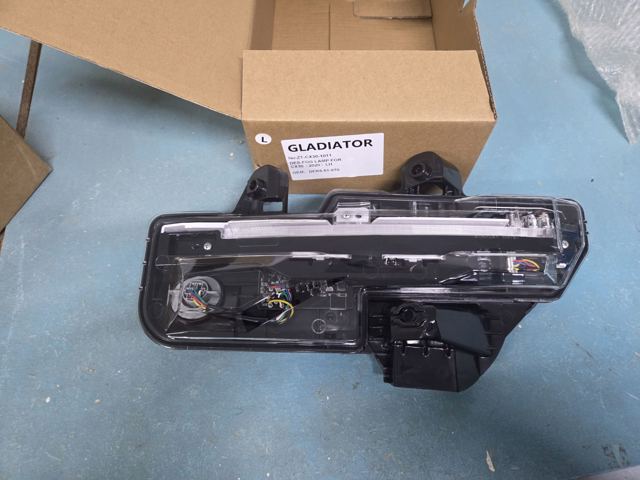 Поворотник левый DGH951070 КИТАЙ