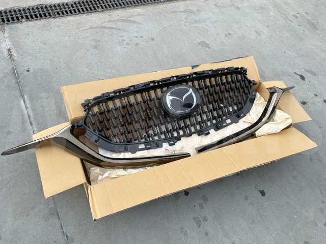 Облицовка радиатора KJF250719A MAZDA