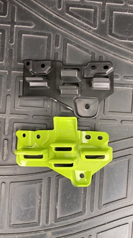 Кронштейн решетки радиатора KSD450162 MAZDA