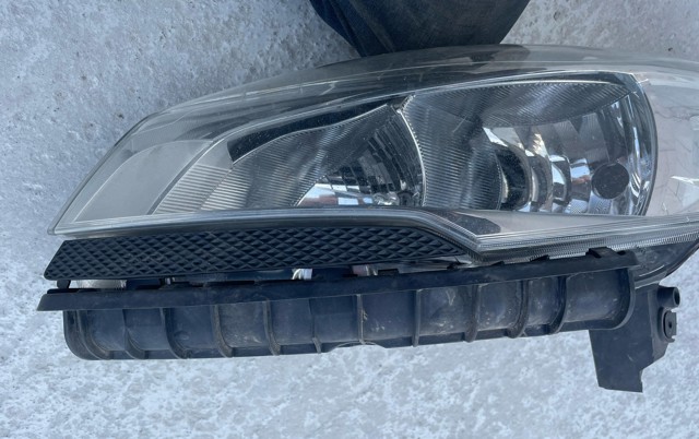 FORD 1808350 Левая фара в наличии Тернополь