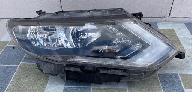 Правая блок фара 260106FP1A NISSAN