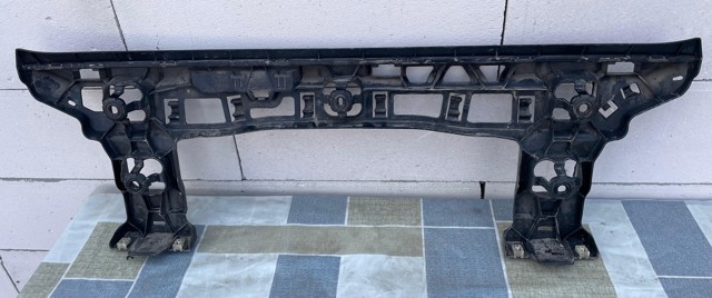 51129883537 BMW Кронштейн бампера заднего центральный купить в Каменское