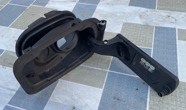 Заливная горловина бензобака 51177405751 BMW