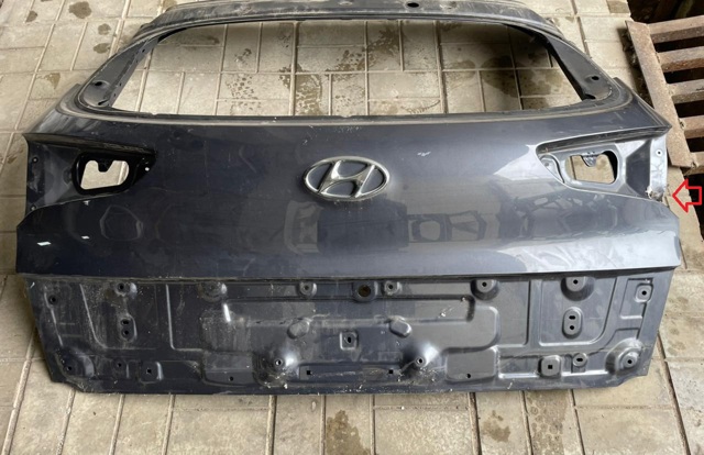 Дверь задняя багажная 73700D7000 HYUNDAI