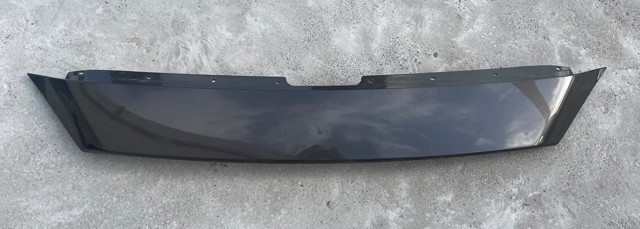 Молдинг решетки радиатора, верхний GSH7507E1 MAZDA
