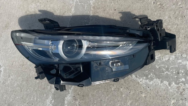 Правая блок фара GSJ551031B MAZDA