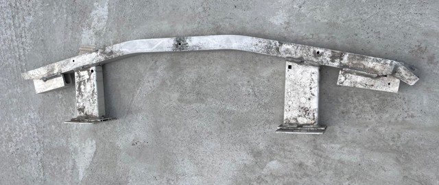 Балка бампера переднего KJK334880 MAZDA