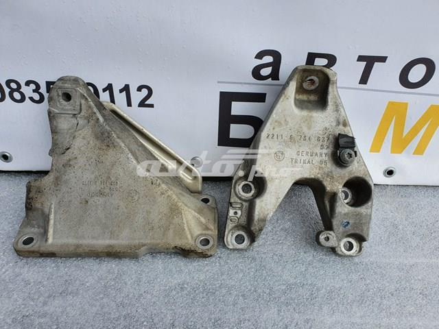 Кронштейн подушки (опоры) двигателя, правой 22116784828 BMW