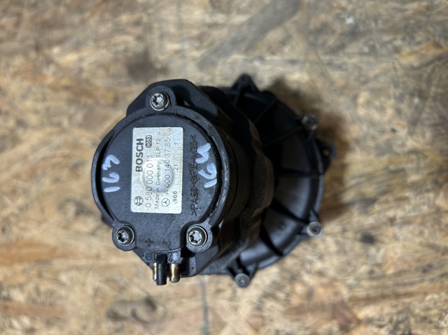 MERCEDES 0001403785 Насос воздушный в наличии Черкассы