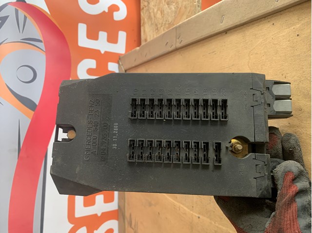 Монтажный блок предохранителей Mercedes Sprinter 1 2-t