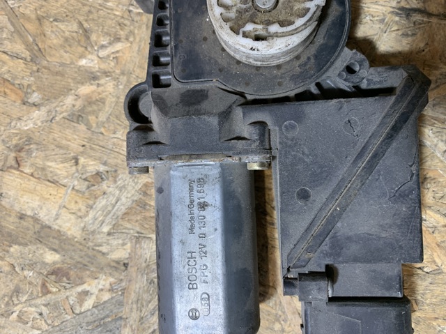0130821698 BOSCH Мотор стеклоподъемника двери передней правой купить в Днепр