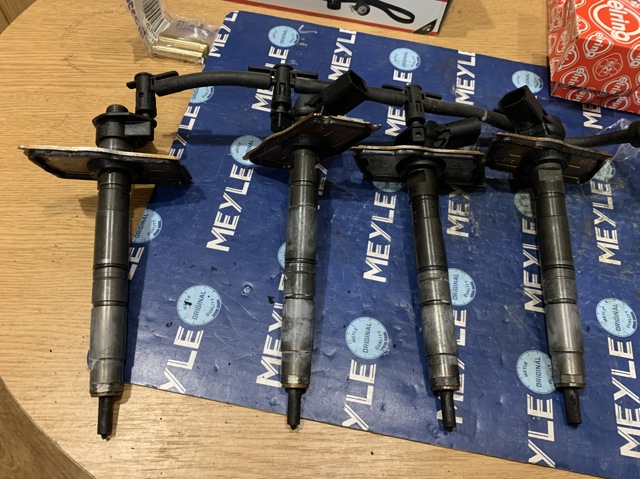 BOSCH 03L130277 Форсунка впрыска топлива в наличии Запорожье