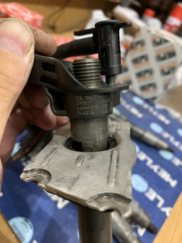 03L130277 BOSCH Топливные форсунки купить в Тернополь