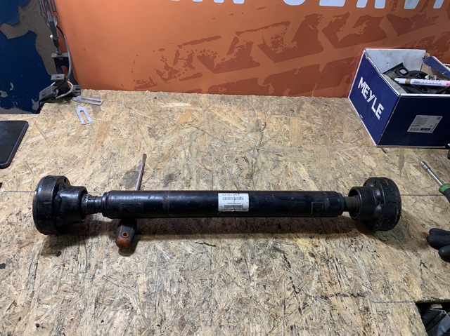 7L0521101 Вал карданный к переднему мосту купить Чернигов