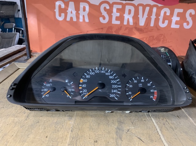 MERCEDES 2105409547 Приборная доска (щиток приборов) в наличии Полтава
