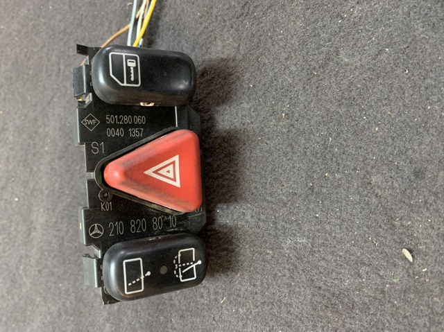 MERCEDES 2108208010 Кнопка аварийки в наличии Винница
