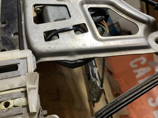 MERCEDES A2207200346 Стеклоподъемник передней левой двери в наличии Полтава