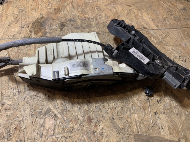 2217300735 MERCEDES Замок двери задней левой купить в Полтава