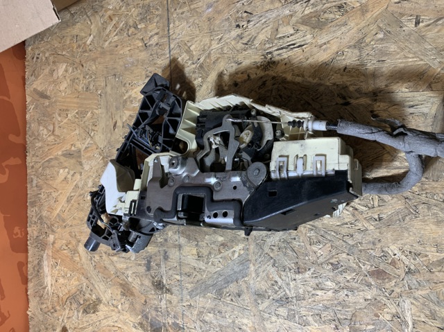 MERCEDES A2217300735 Замок двери задней левой в наличии Львов